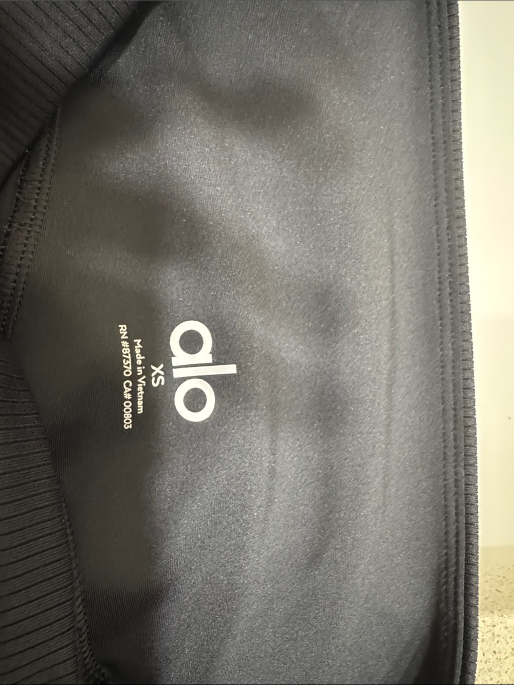 Alo Yoga Black High-Waist Pocket Leggings - Picture 3 of 3
